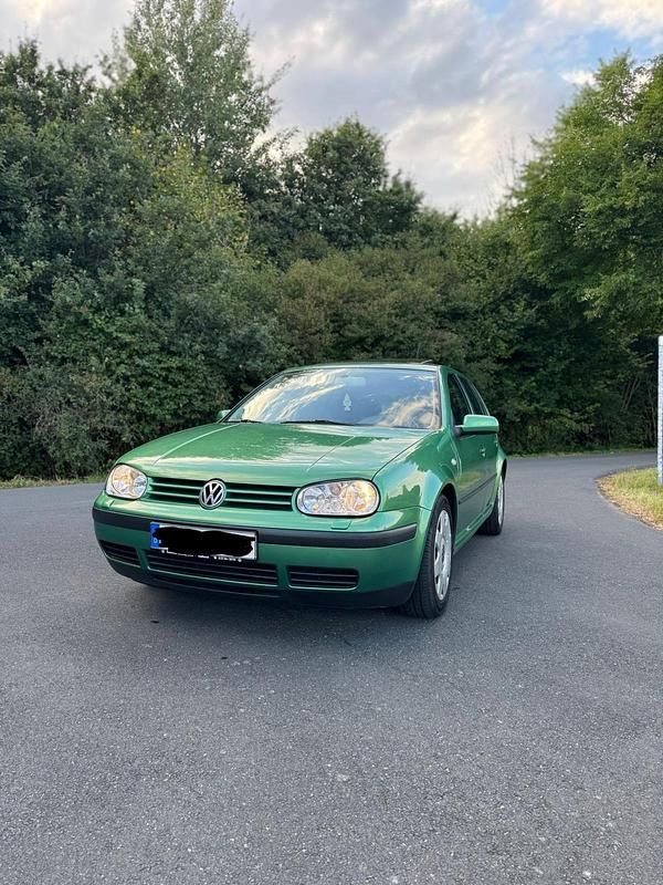Grün Gebraucht 2001 VW Golf IV Limousine | 3.100 € (Fairer Preis) - Bild 1/4