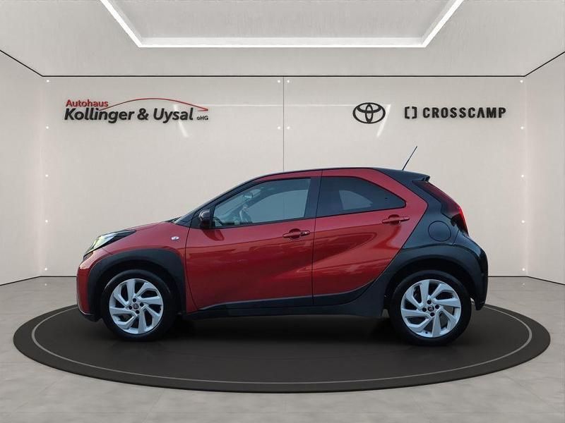 Gebraucht Toyota Aygo X Comfort 72 PS (52 kW) 2022 Chili red perleffekt/ night sky black SUV