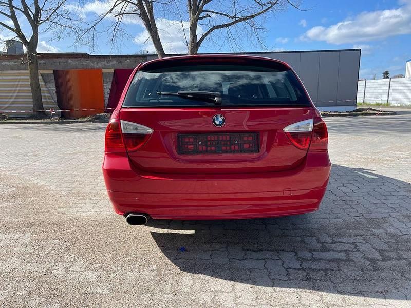 Gebraucht BMW 320 129 PS (94 kW) 2006 Rot Kombi