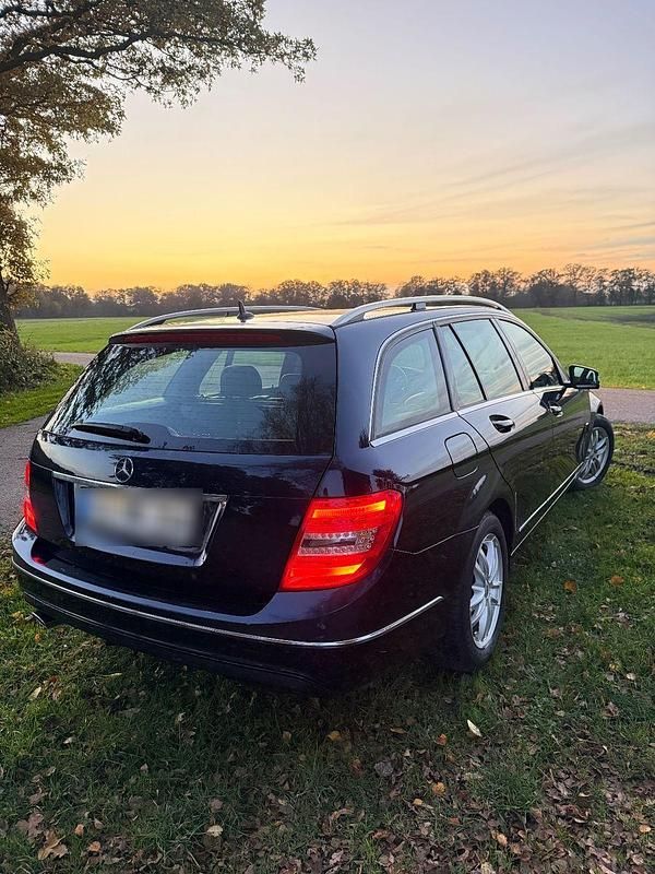 Gebraucht Mercedes C250 204 PS (150 kW) 2012 Blau Kombi