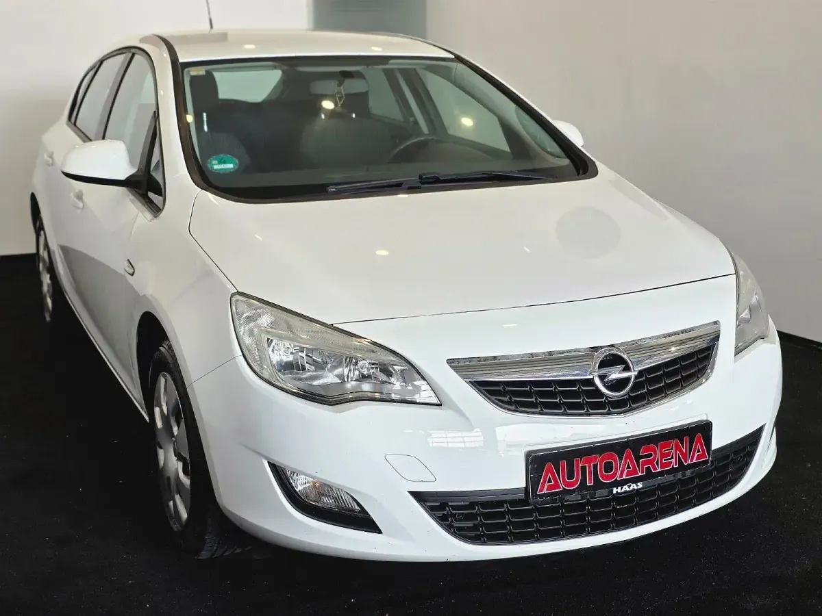 Gebraucht Opel Astra Design Edition 87 PS (63 kW) 2012 Weiß Limousine