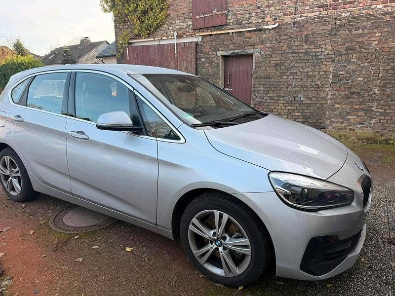 Silber Gebraucht 2020 BMW 220 Kombi | 20.900 € (Guter Preis) - Bild 1/4