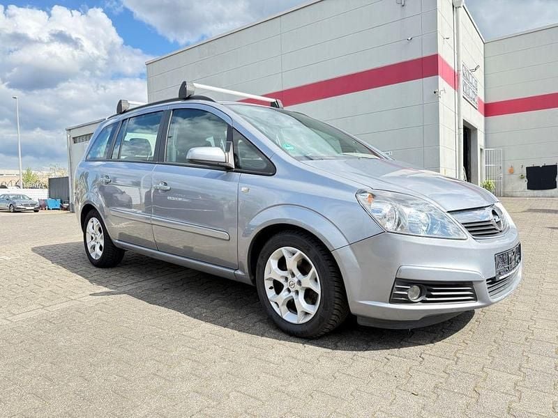 Grau Gebraucht 2005 Opel Zafira Van / Kleinbus | 2.480 € (Fairer Preis) - Bild 1/4