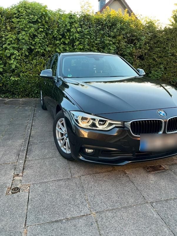 Gebraucht BMW 320 Advantage 190 PS (139 kW) 2017 Braun Limousine