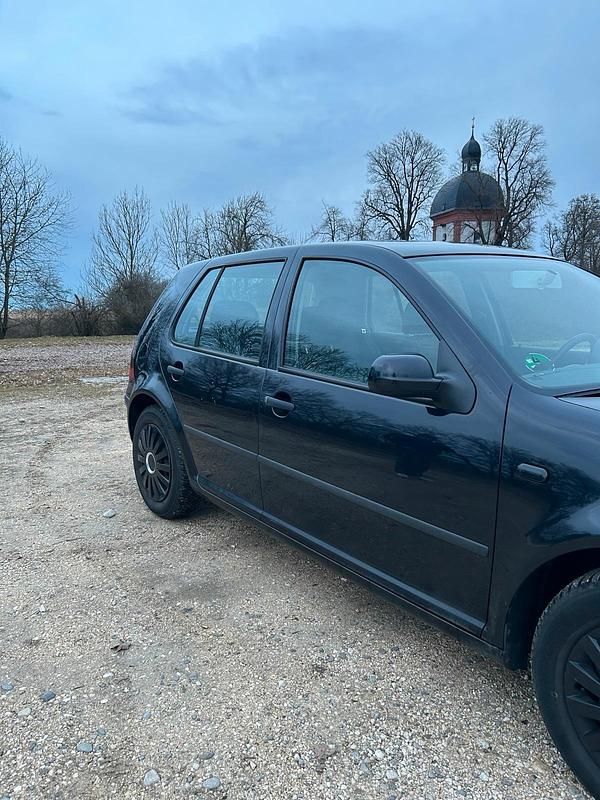 Gebraucht VW Golf IV 75 PS (55 kW) 2002 Schwarz Kleinwagen