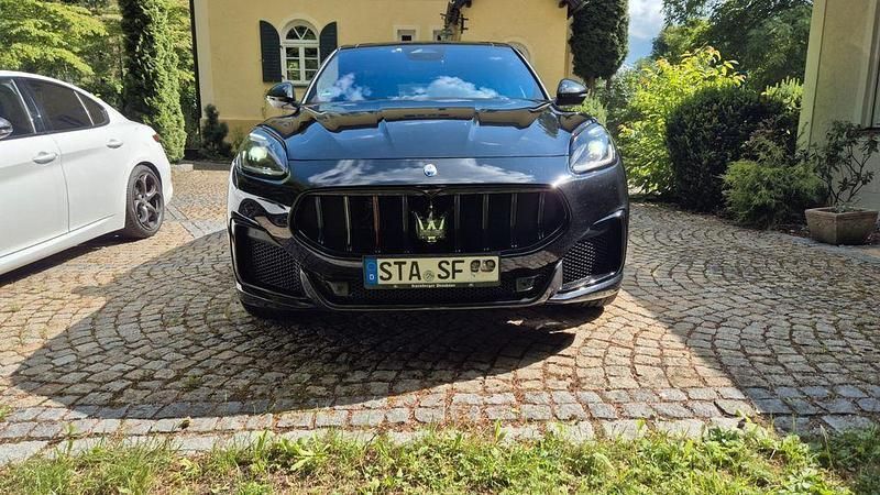 Schwarz Gebraucht 2024 Maserati Grecale SUV | 92.400 € (Fairer Preis) - Bild 1/4
