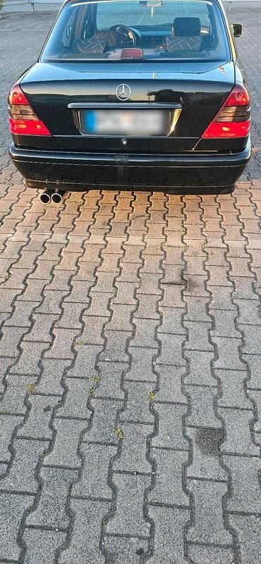 Schwarz Gebraucht 1998 Mercedes C180 Limousine | 2.900 € (Fairer Preis) - Bild 1/4