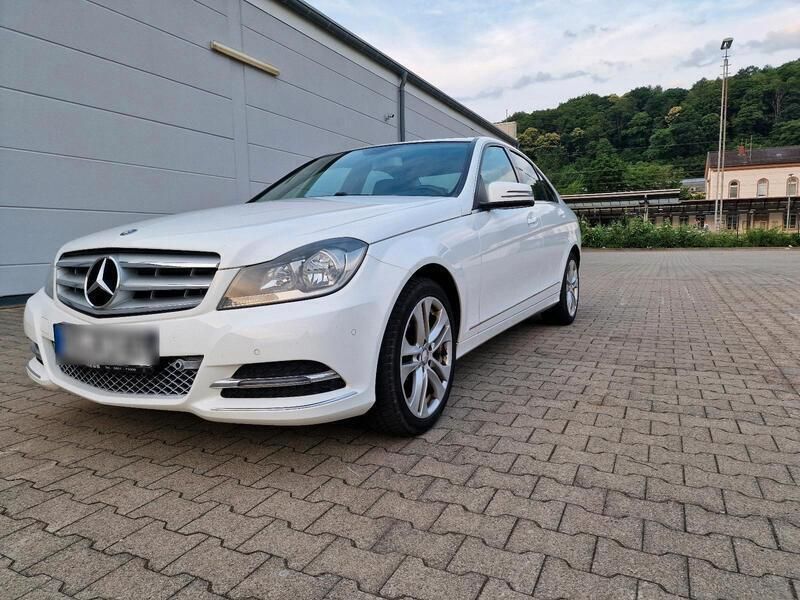 Weiß Gebraucht 2013 Mercedes C220 Avantgarde Limousine | 10.500 € (Guter Preis) - Bild 1/4