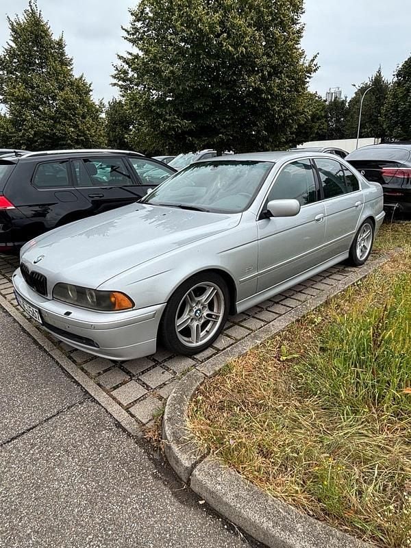 Grau Gebraucht 2002 BMW 525 Limousine | 3.700 € - Bild 1/4