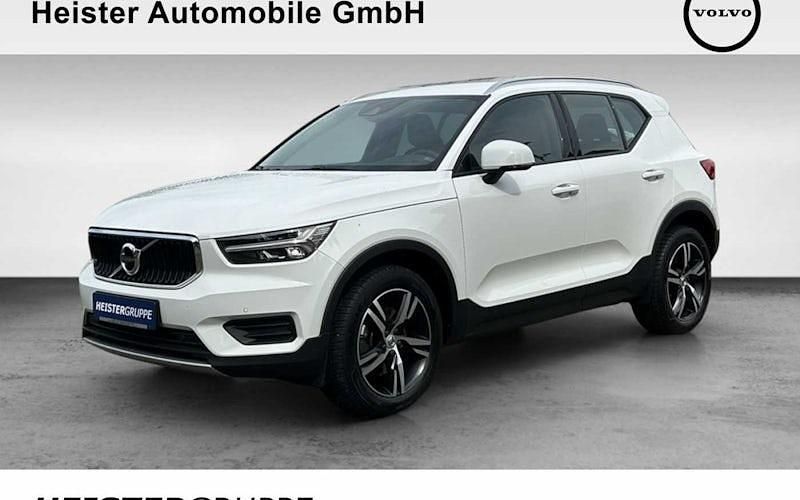 Ice white Gebraucht 2022 Volvo XC40 Momentum SUV | 28.990 € (Fairer Preis) - Bild 1/4