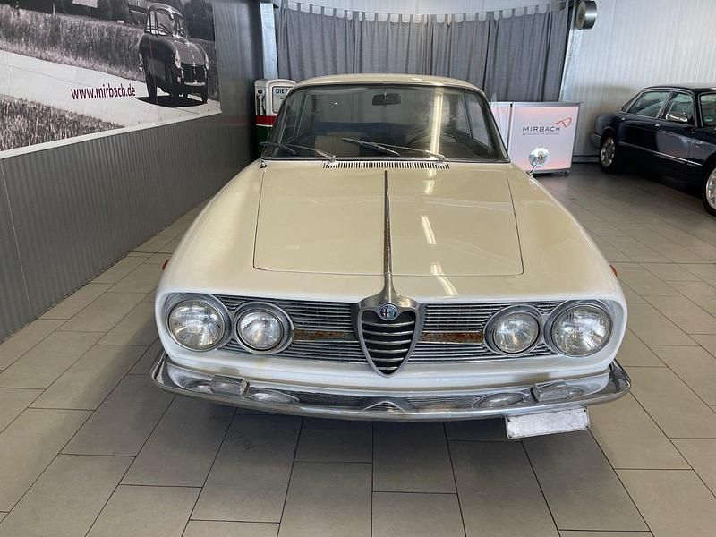 Gebraucht Alfa Romeo 2000 Sprint 115 PS (84 kW) 1961 Weiß Coupé