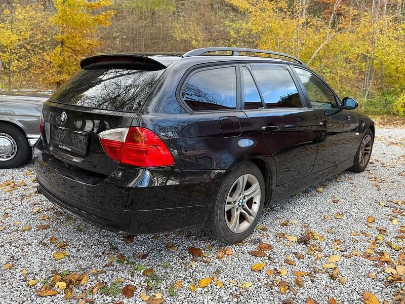 Gebraucht BMW 318 Comfort Edition 122 PS (89 kW) 2007 Schwarz Kombi