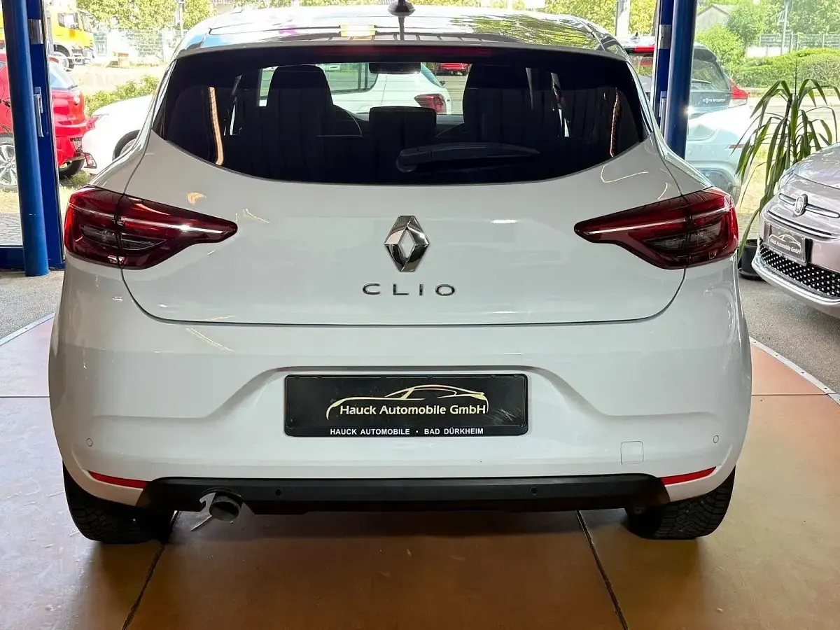 Gebraucht Renault Clio V Evolution 67 PS (49 kW) 2023 Weiß Limousine