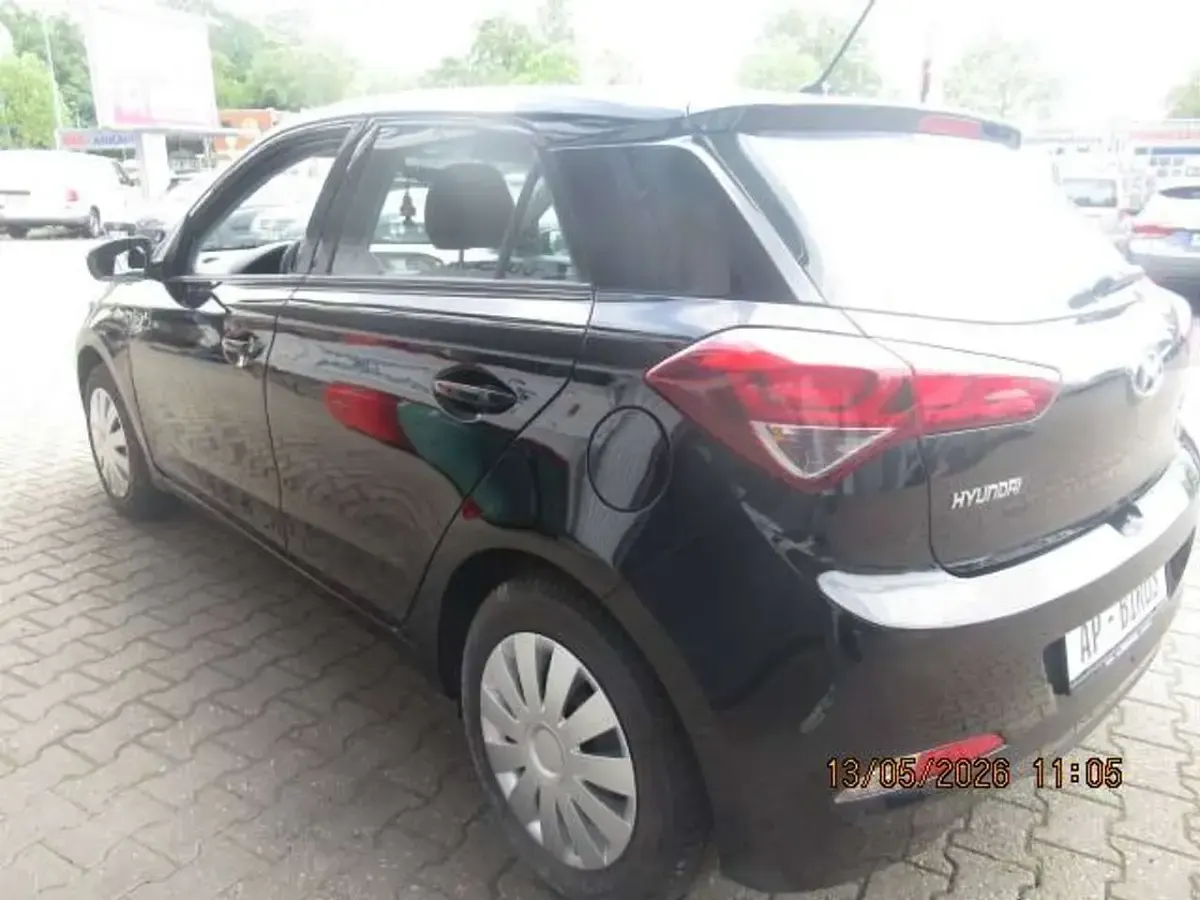 Gebraucht Hyundai i20 Classic 84 PS (61 kW) 2018 Phantom black. / mic Kleinwagen