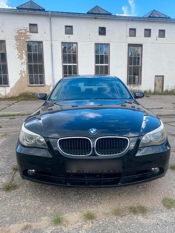 Schwarz Gebraucht 2004 BMW 525 Limousine | 3.900 € (Superpreis) - Bild 1/4
