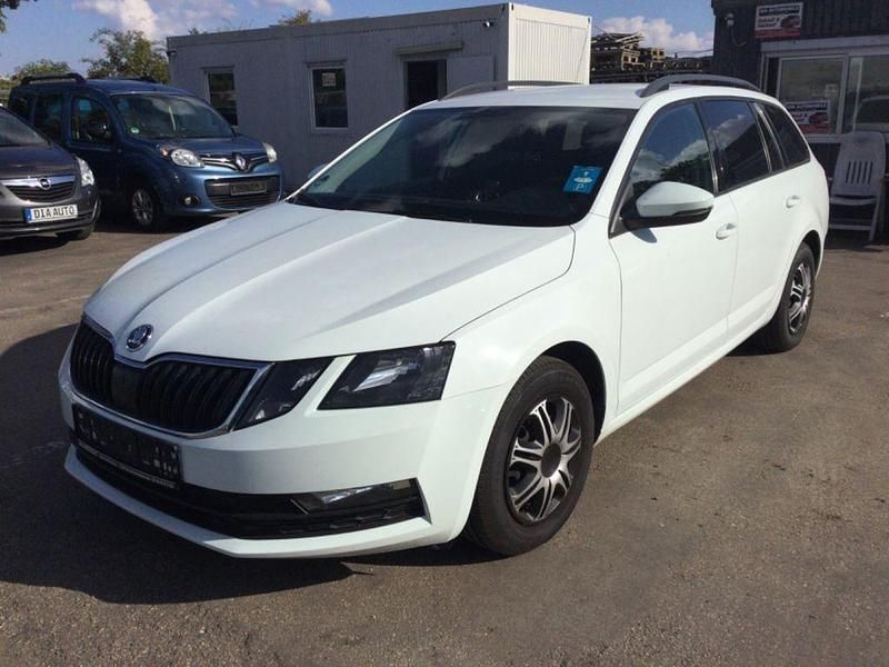 Weiß Gebraucht 2018 Skoda Octavia Ambition Kombi | 6.699 € (Superpreis) - Bild 1/4