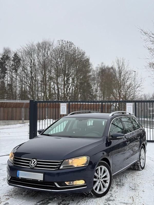 Blau Gebraucht 2013 VW Passat Kombi | 5.900 € (Superpreis) - Bild 1/4