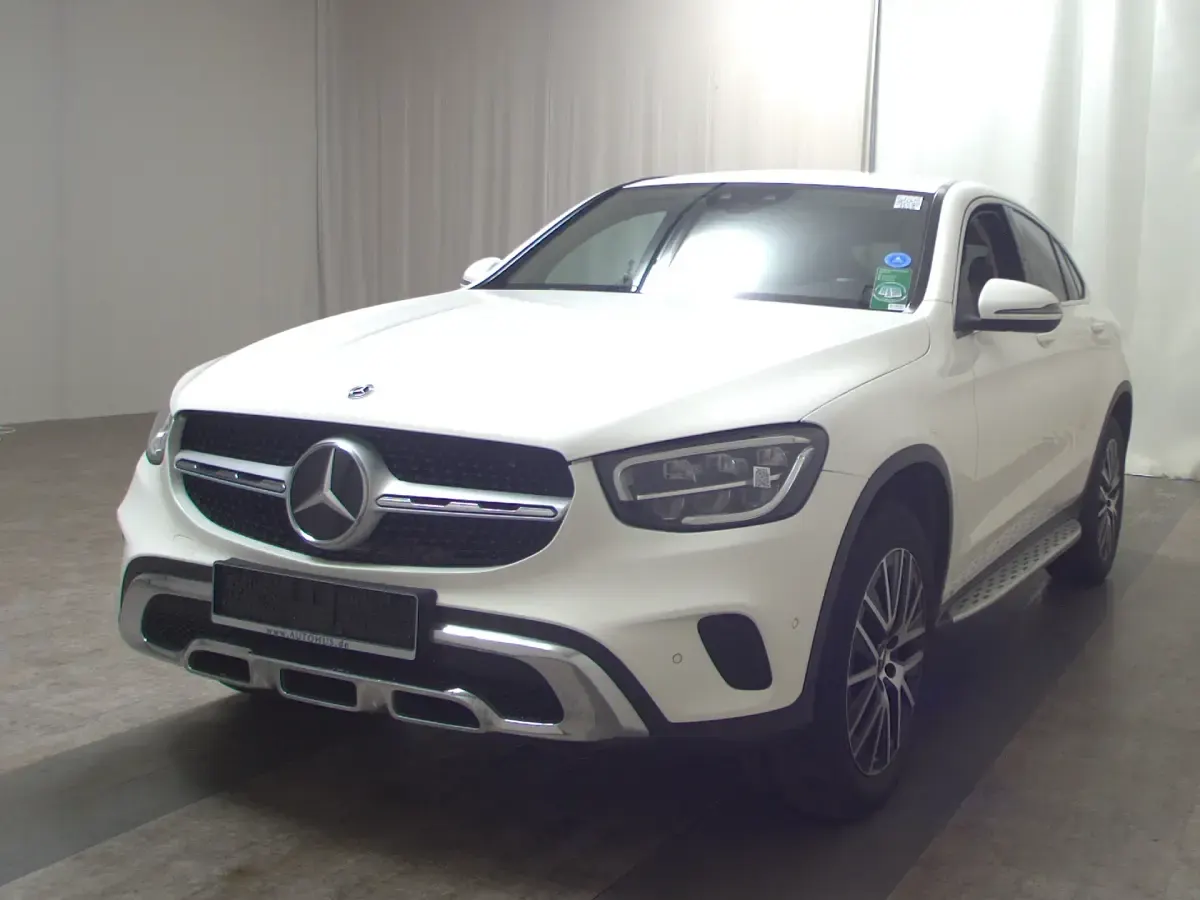 Gebraucht Mercedes GLC300 306 PS (225 kW) 2021 Polarweiss SUV