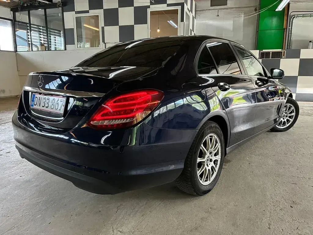 Second-hand Mercedes C220 170 CP (125 kW) 2017 Albastru Berlinǎ