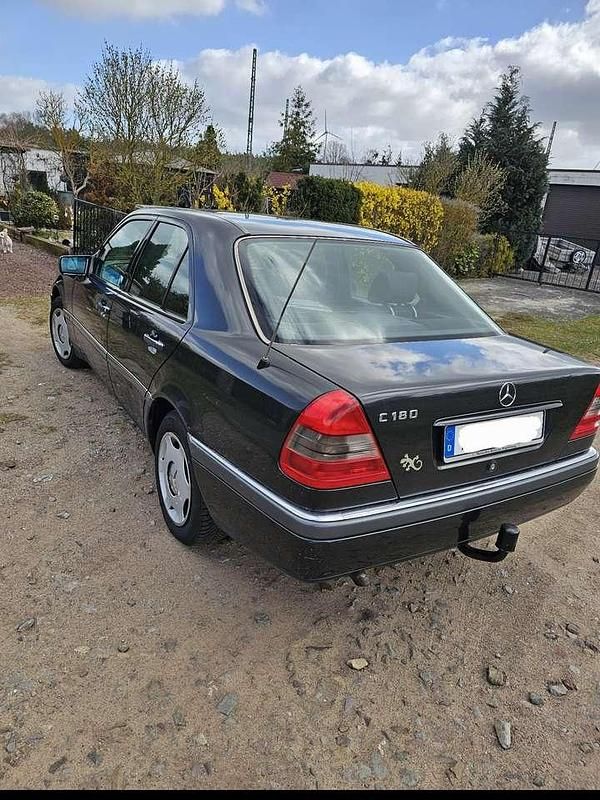 Gebraucht Mercedes 180 122 PS (89 kW) 1995 Schwarz Limousine
