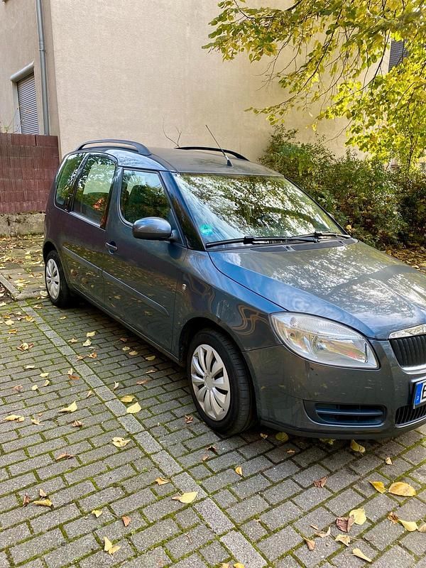 Grau Gebraucht 2008 Skoda Roomster Van / Kleinbus | 4.150 € (Teuer) - Bild 1/4