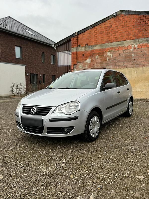 Silber Gebraucht 2010 VW Polo Kleinwagen | 6.980 € (Superpreis) - Bild 1/4