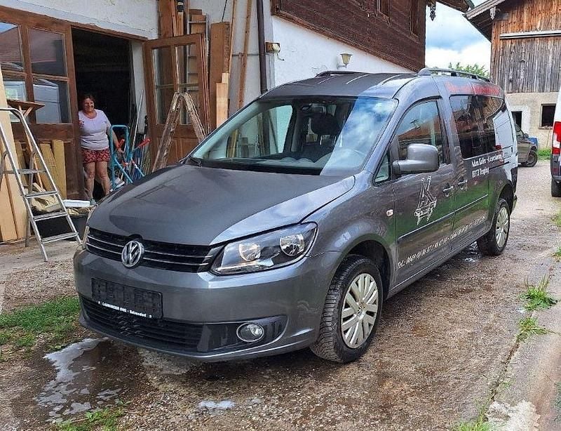 Grau Gebraucht 2015 VW Caddy Maxi Van / Kleinbus | 10.499 € (Fairer Preis) - Bild 1/4