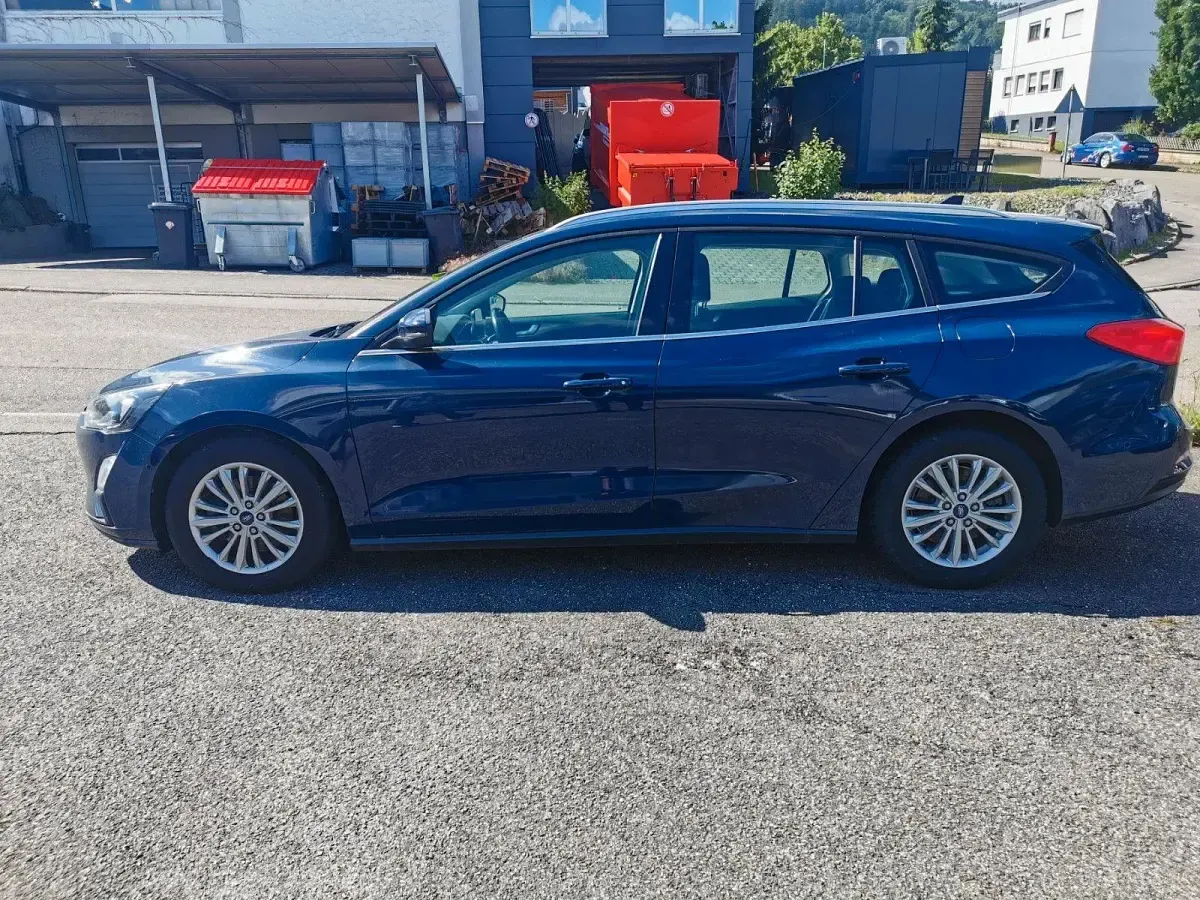 Gebraucht Ford Focus Titanium 120 PS (88 kW) 2020 Blau Kombi