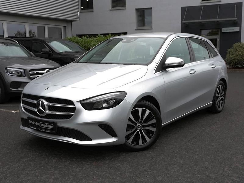 Iridiumsilber metallic Gebraucht 2022 Mercedes B250e Progressive Van / Kleinbus | 20.610 € (Fairer Preis) - Bild 1/4