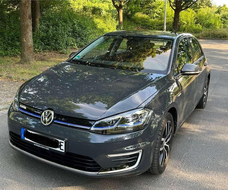 Grau Gebraucht 2020 VW e-Golf Kleinwagen | 15.800 € (Fairer Preis) - Bild 1/4