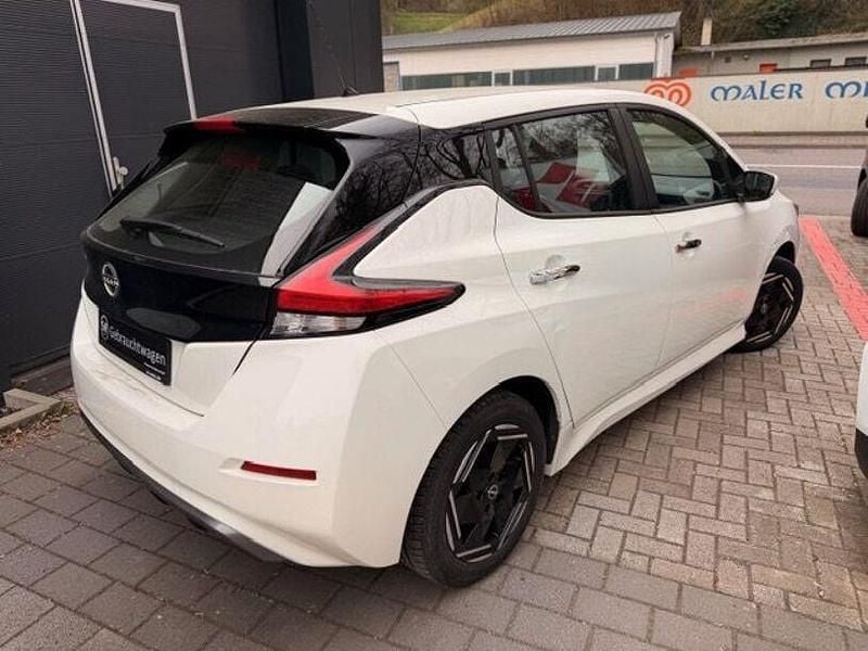 Gebraucht Nissan Leaf Acenta 89 kW (122 PS) 2022 Weiss Kleinwagen
