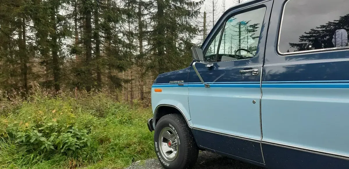 Używany Ford V8 210 KM (154 kW) 1986 Niebieski Kombi