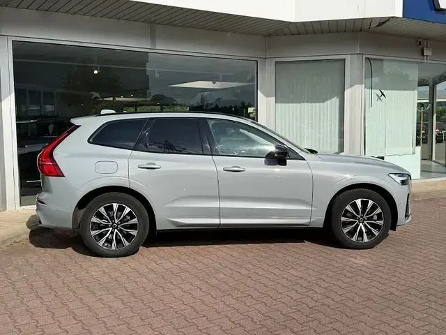 Gebraucht Volvo XC60 Plus 197 PS (144 kW) 2023 Grau SUV