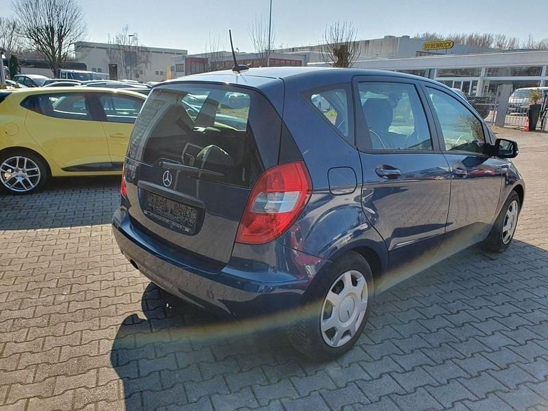 Gebraucht Mercedes A160 Elegance 95 PS (69 kW) 2011 Blau Limousine