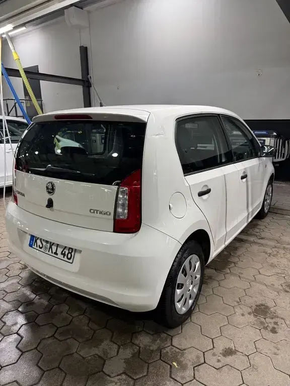 Gebraucht Skoda Citigo Active 60 PS (44 kW) 2015 Weiß Kleinwagen