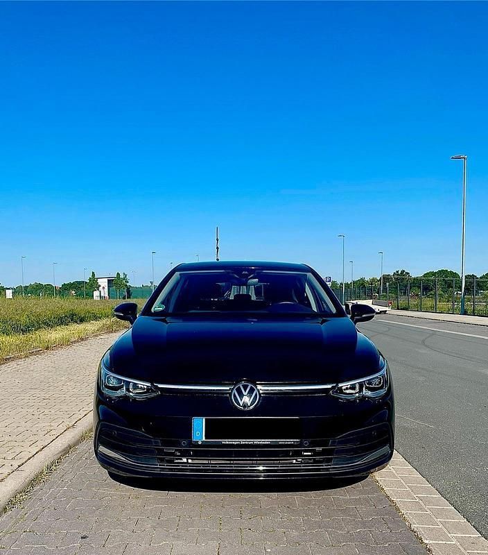 Schwarz Gebraucht 2022 VW Golf VIII Active Limousine | 22.500 € (Guter Preis) - Bild 1/4