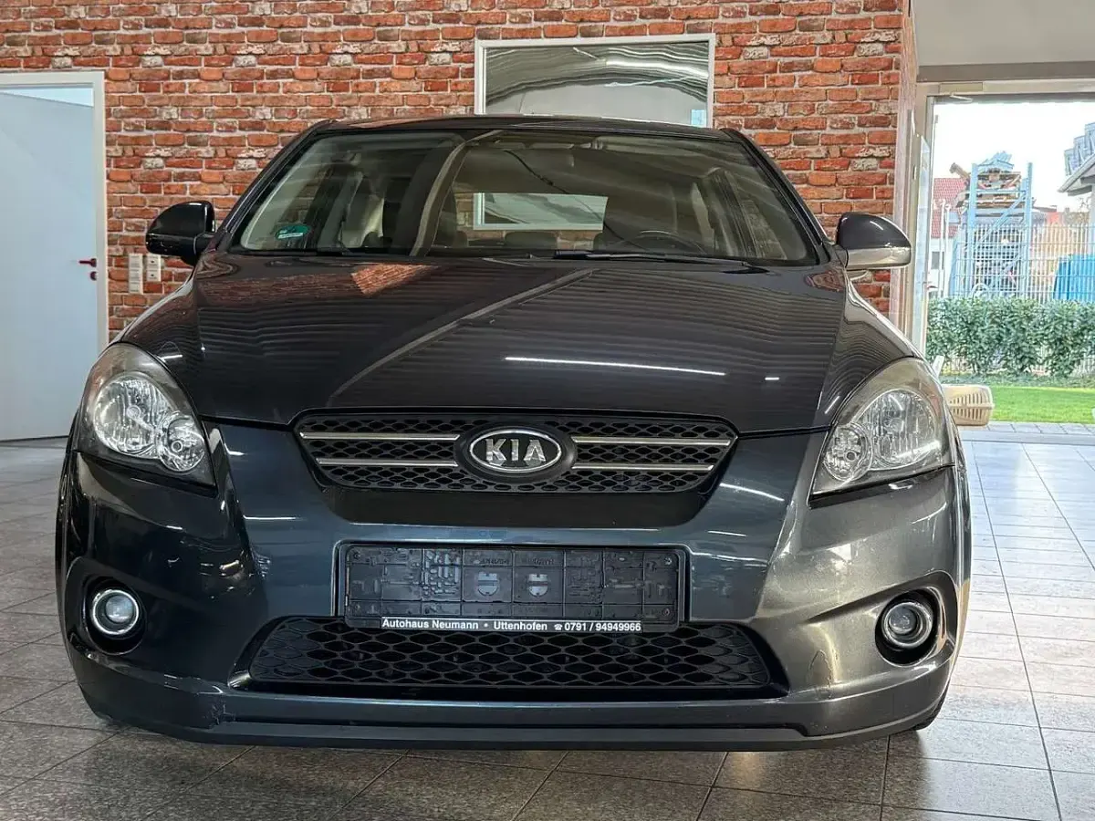 Usado Kia Ceed 116 CV (85 kW) 2008 Gris Utilitario