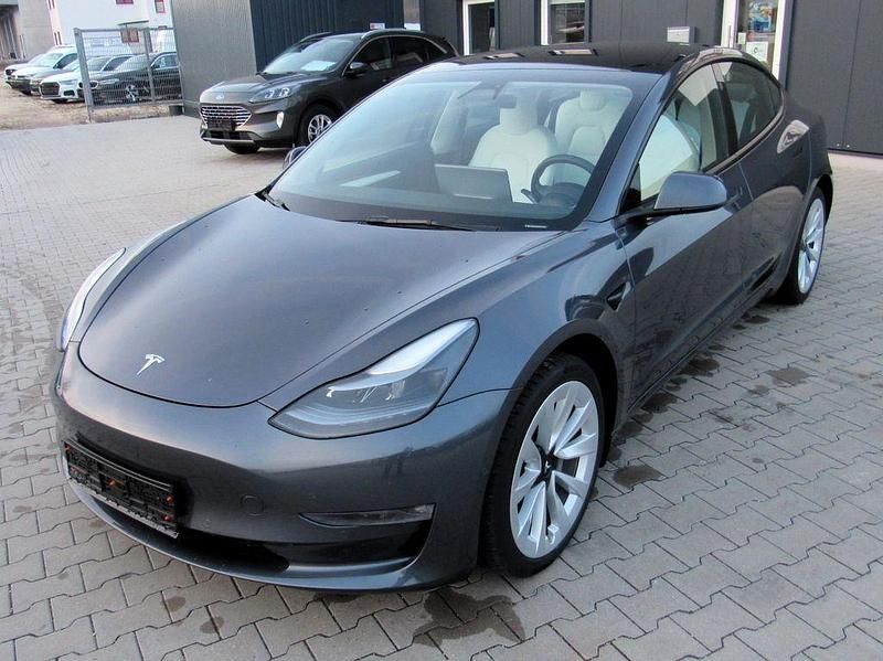 Grau Gebraucht 2021 Tesla Model 3 Long Range AWD Limousine | 29.900 € (Etwas zu teuer) - Bild 1/4
