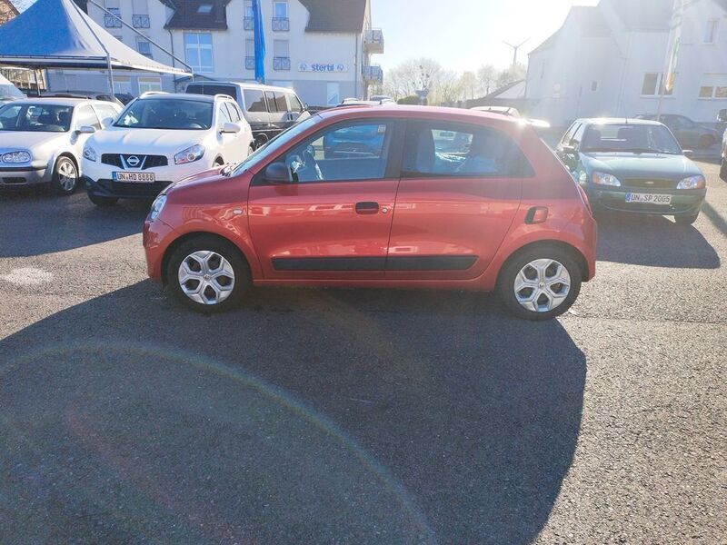Rot Gebraucht 2019 Renault Twingo Life Kleinwagen | 5.600 € (Guter Preis) - Bild 1/4
