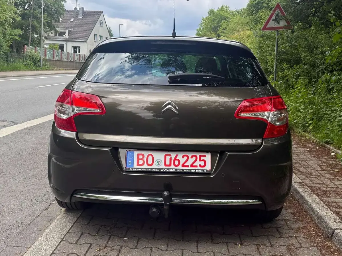 Gebraucht Citroën C4 SELECTION 120 PS (88 kW) 2014 Braun Kleinwagen