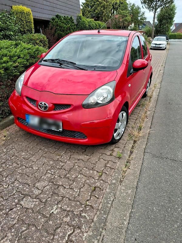 Rot Gebraucht 2008 Toyota Aygo Kleinwagen | 2.100 € (Guter Preis) - Bild 1/4