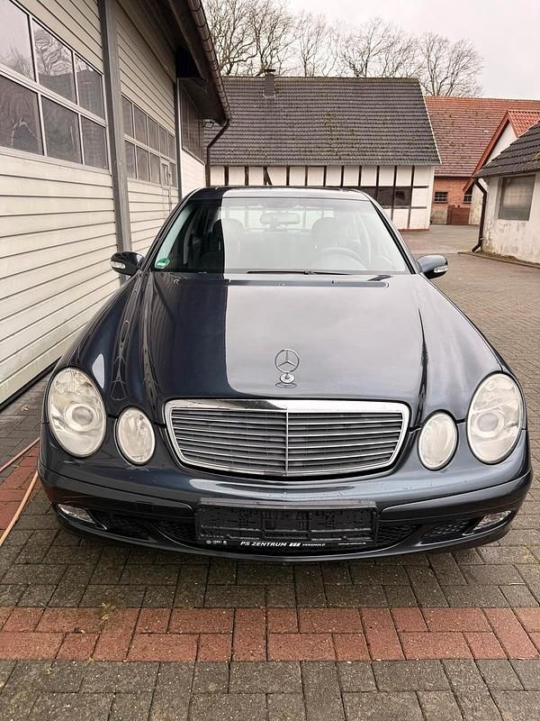 Gebraucht Mercedes E200 122 PS (89 kW) 2004 Schwarz Limousine