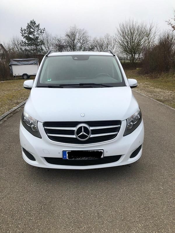 Weiß Gebraucht 2015 Mercedes V250 Van / Kleinbus | 25.900 € (Superpreis) - Bild 1/4