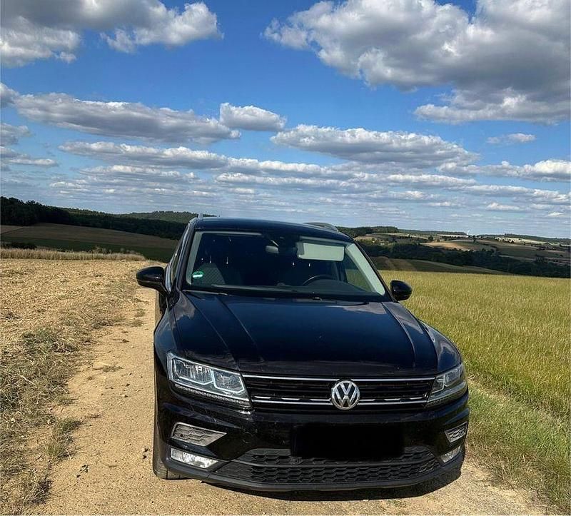 Schwarz Gebraucht 2016 VW Tiguan Comfortline SUV | 16.499 € (Etwas zu teuer) - Bild 1/4