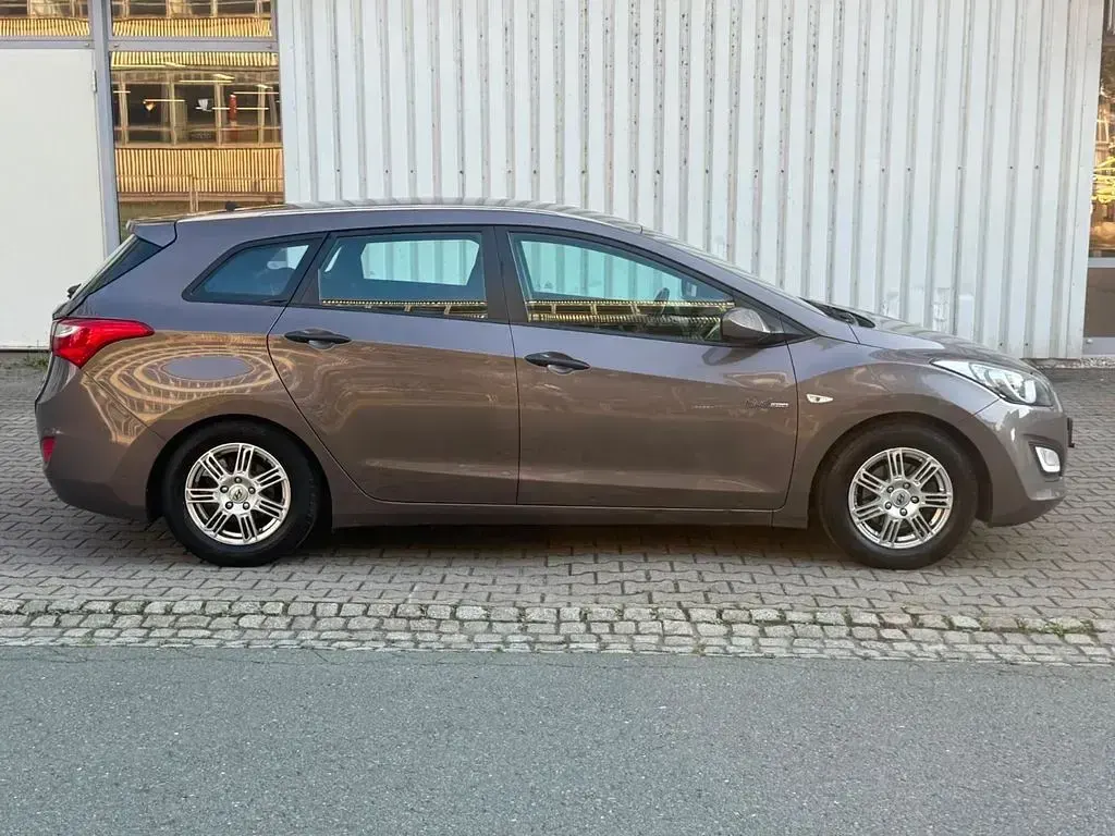Gebraucht Hyundai i30 Edition 110 PS (80 kW) 2014 Grau Limousine