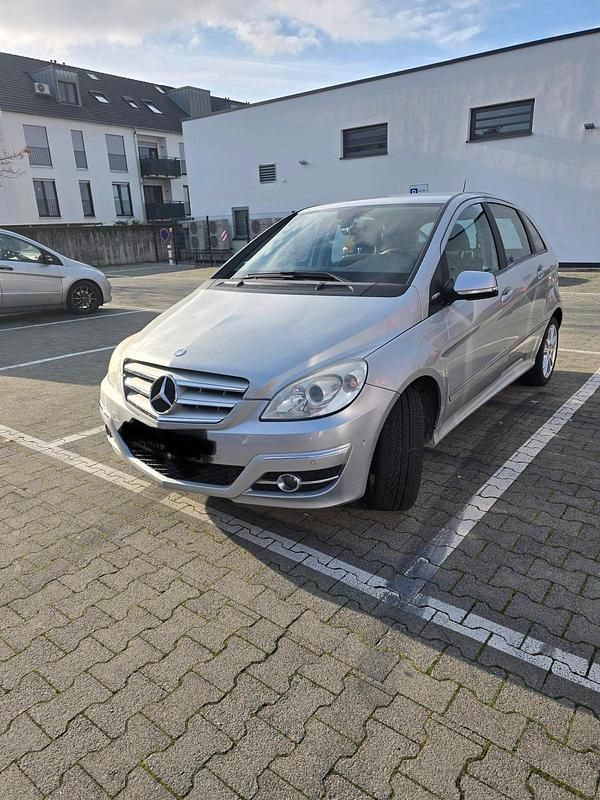 Silber Gebraucht 2010 Mercedes B160 Van / Kleinbus | 6.500 € (Fairer Preis) - Bild 1/4
