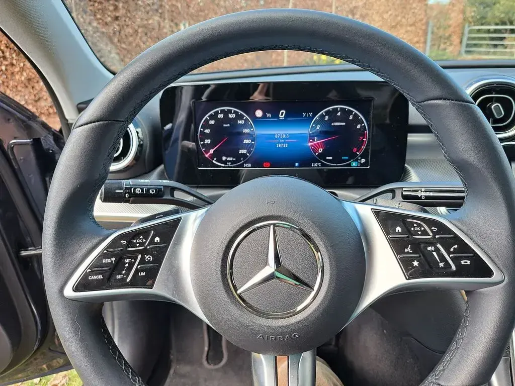 Gebraucht Mercedes C180 170 PS (125 kW) 2023 Blau Limousine