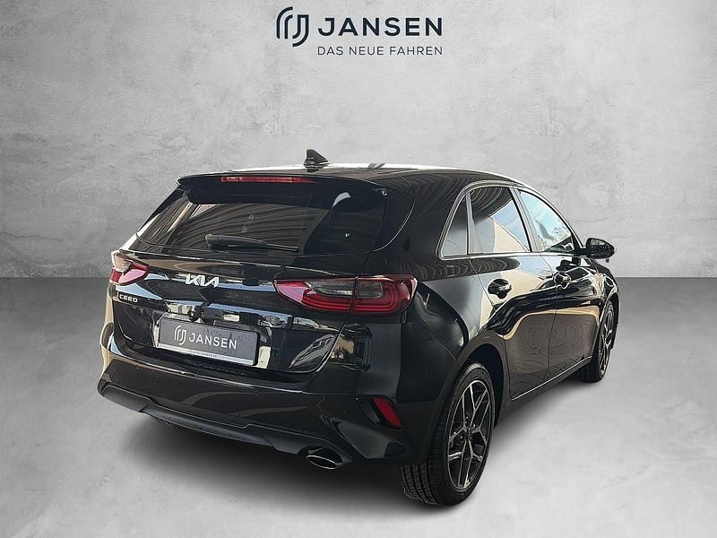 Neu Kia Ceed Style 140 PS (102 kW) 2025 Schwarz Kleinwagen