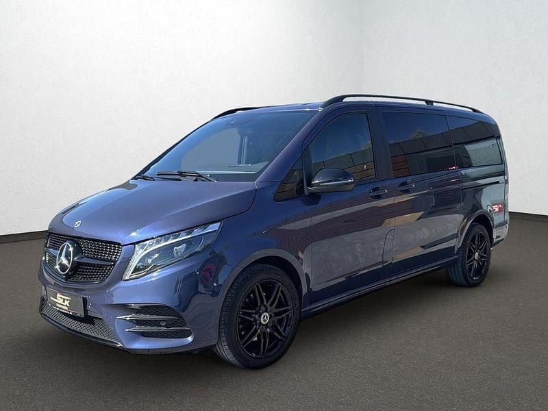 Blau Gebraucht 2023 Mercedes V300 AMG Van / Kleinbus | 64.950 € (Fairer Preis) - Bild 1/4