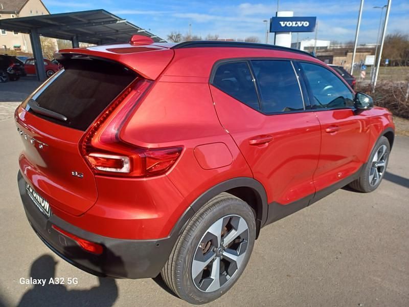Gebraucht Volvo XC40 Plus 163 PS (119 kW) 2025 Rot / fusion red (metallic) SUV